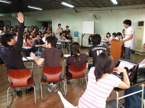 フィリピン・セブ市の英語学校『LIFE CEBU』で議論大会