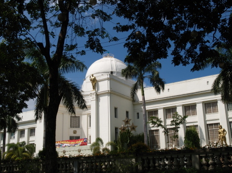 セブ市州政府庁舎(Capitol)